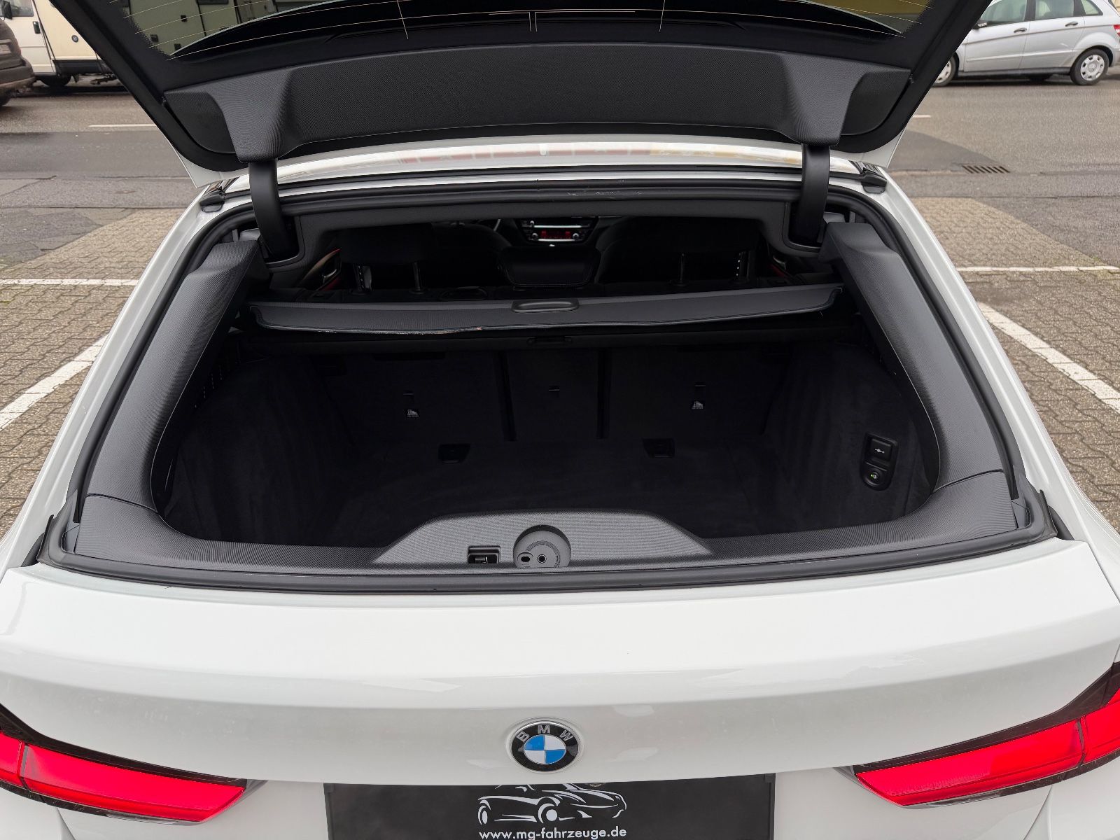 Fahrzeugabbildung BMW 520 i Touring M Sport H&K AHK LED KAMERA