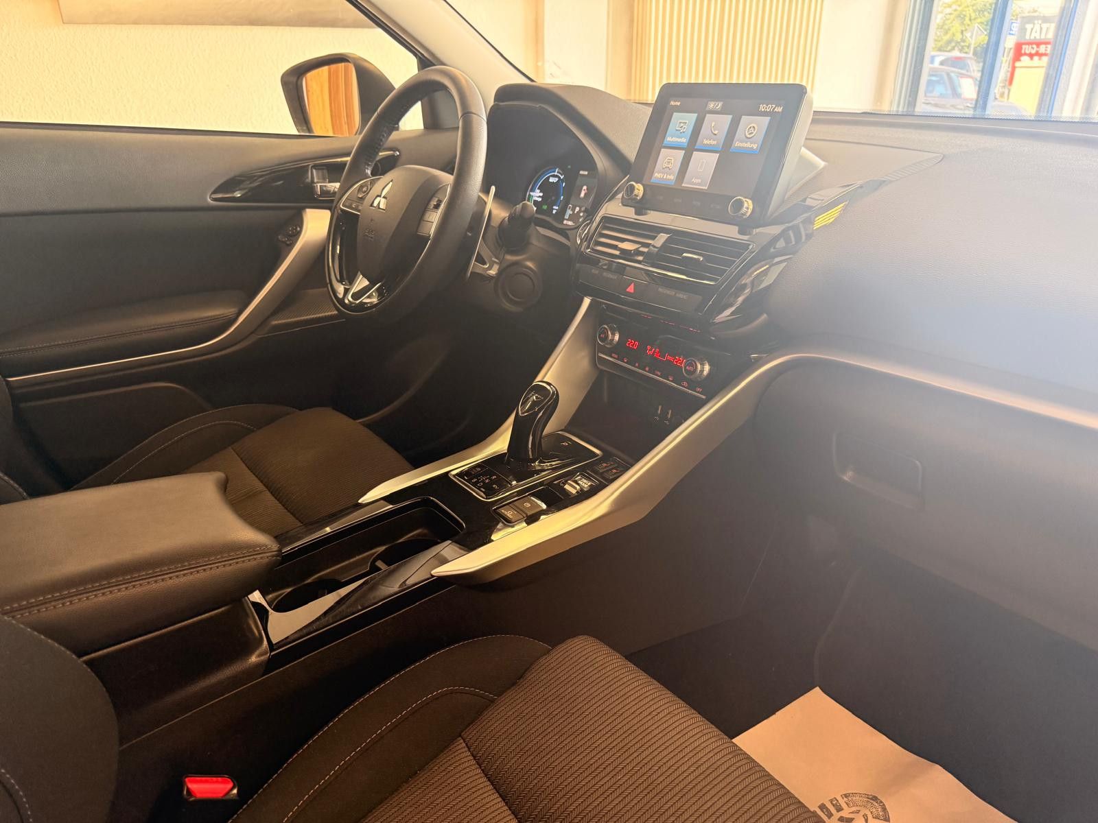 Fahrzeugabbildung Mitsubishi Eclipse Cross Hybrid 4WD /AHK/KAMERA/KLIMA