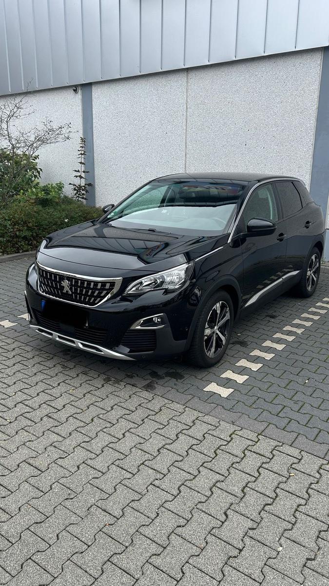 Peugeot e-3008