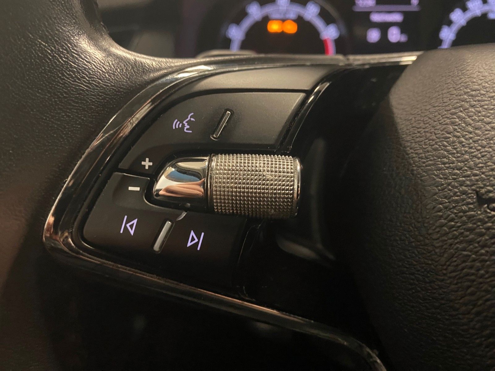 Fahrzeugabbildung SKODA Fabia 1.0 TSI DSG STYLE+Kamera+Mirror Link+ALU+