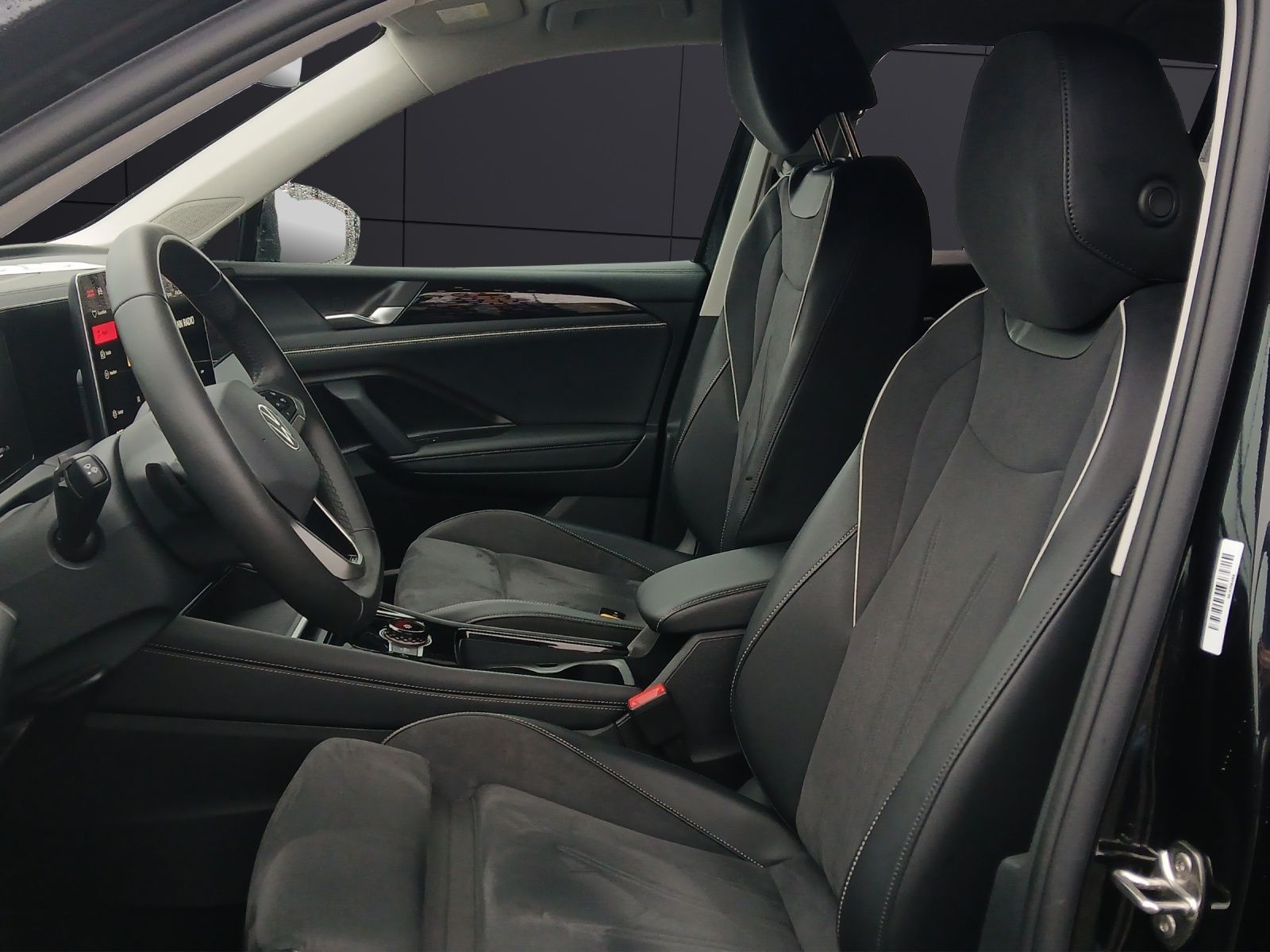 Fahrzeugabbildung Volkswagen Tiguan eTSI Elegance DSG Matrix AHK Navi AID ACC