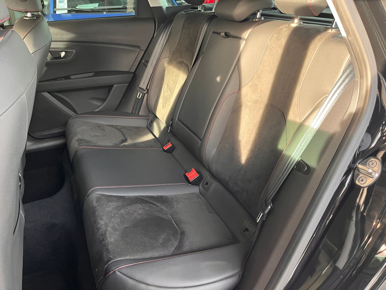 Fahrzeugabbildung SEAT Leon ST FR Black Matt Edition LED NAVI ALU