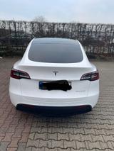 Tesla Model Y Allradantrieb mit Dualmotor - Tesla Gebrauchtwagen in Duisburg