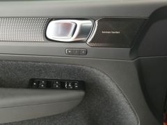 Fahrzeugabbildung Volvo XC40 B4 Benzin Autom. R-Design*H/K*Qi*NAVI*ACC