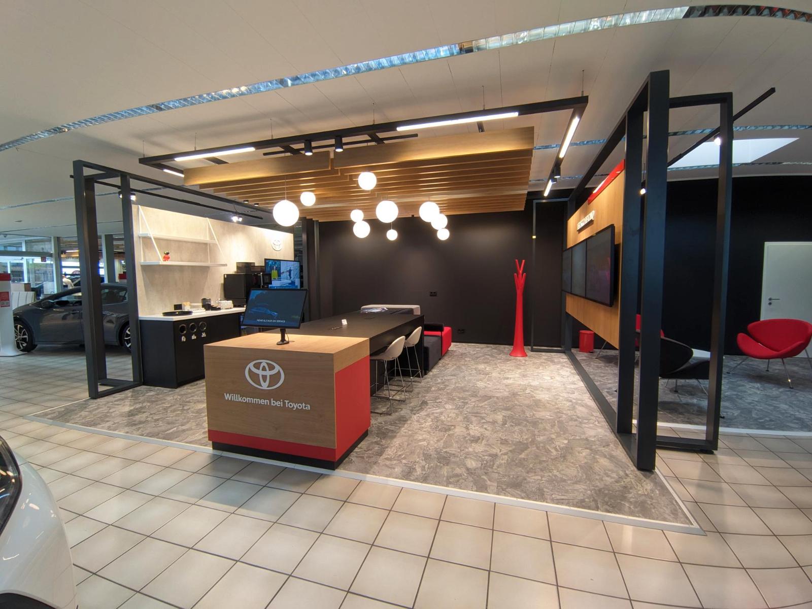 showroom-image-top