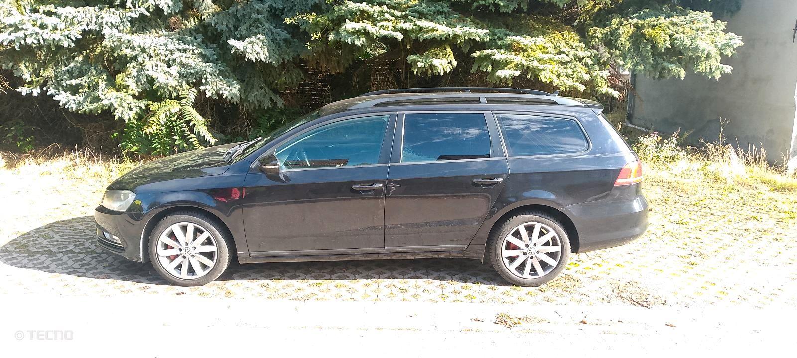 Volkswagen Passat 2011 — interior