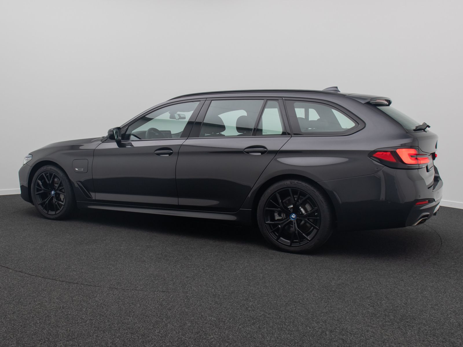 Fahrzeugabbildung BMW 530e M Sport Laser HUD DAB Komfort Alarm 19Zoll