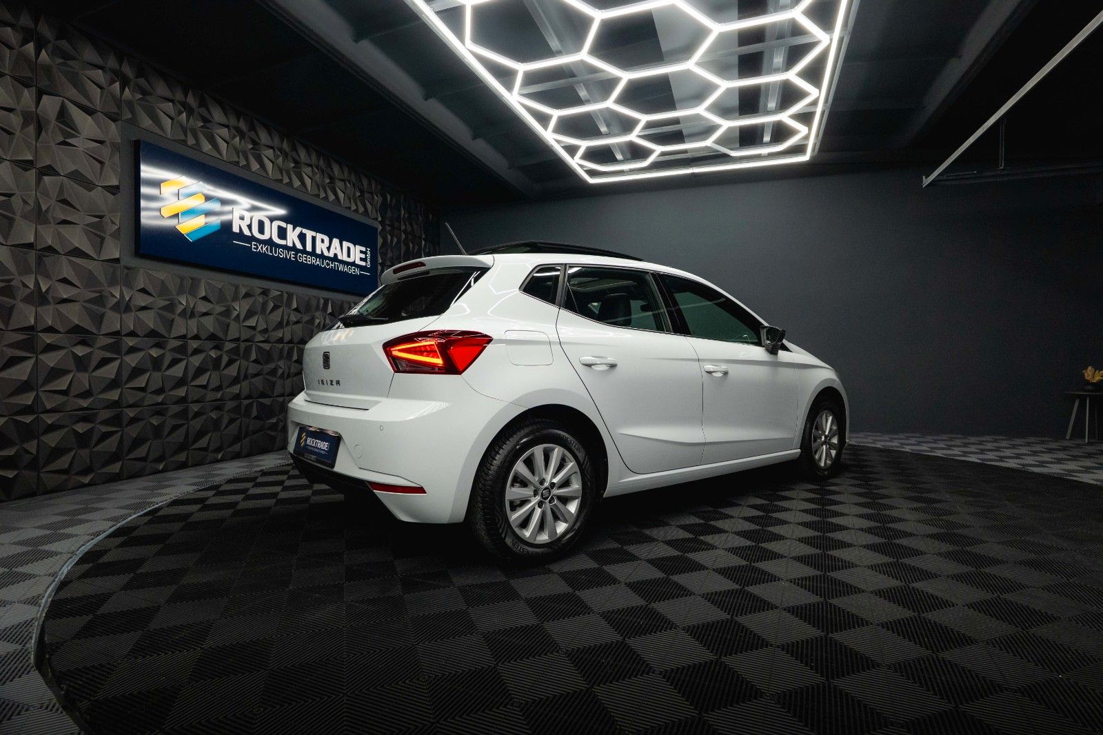 Fahrzeugabbildung SEAT Ibiza Xcellence Sport DSG *LED*Panorama*Kamera*