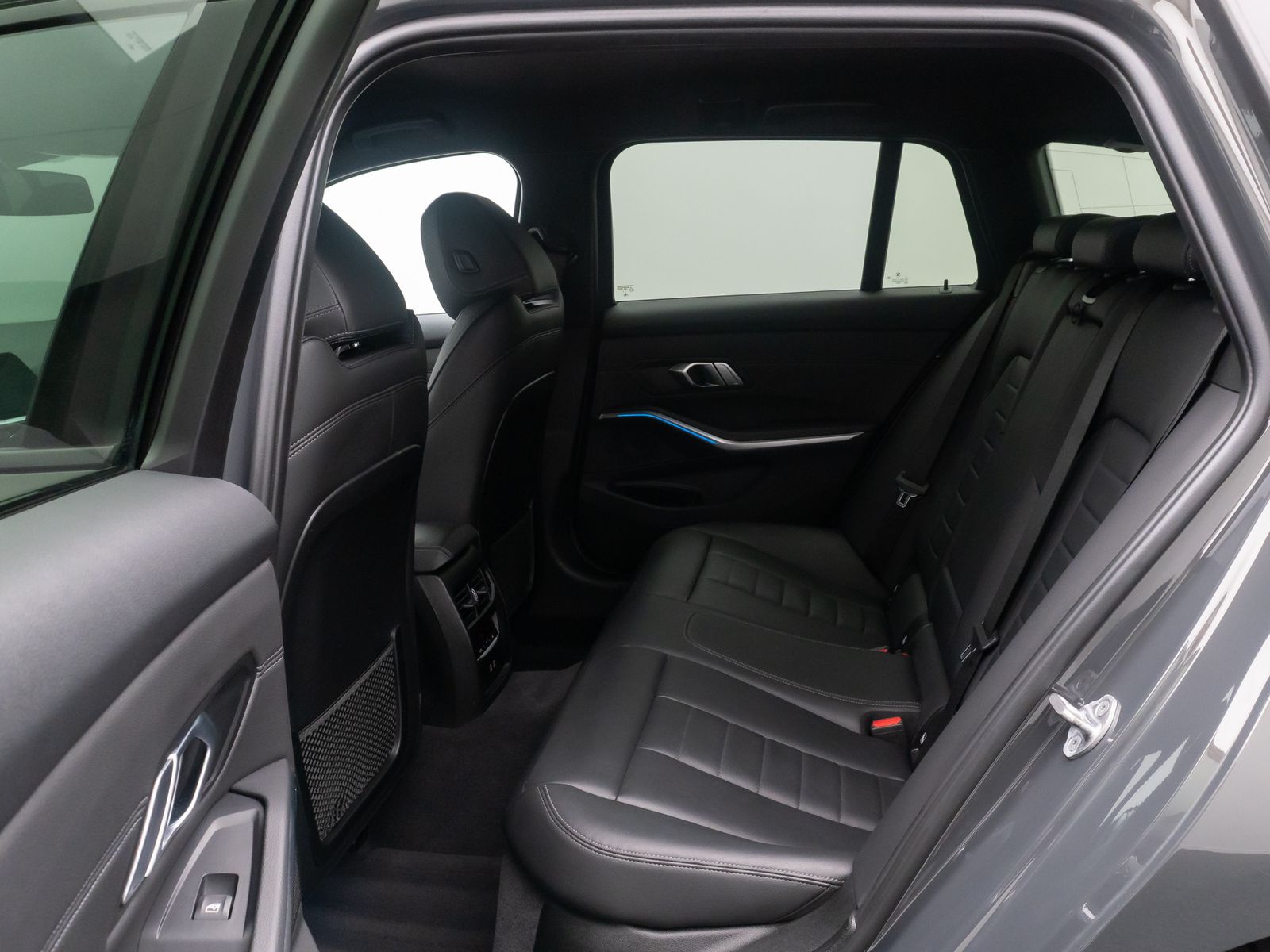 Fahrzeugabbildung BMW 330e M Sport DAB HiFi Komfort Individual 18Zoll