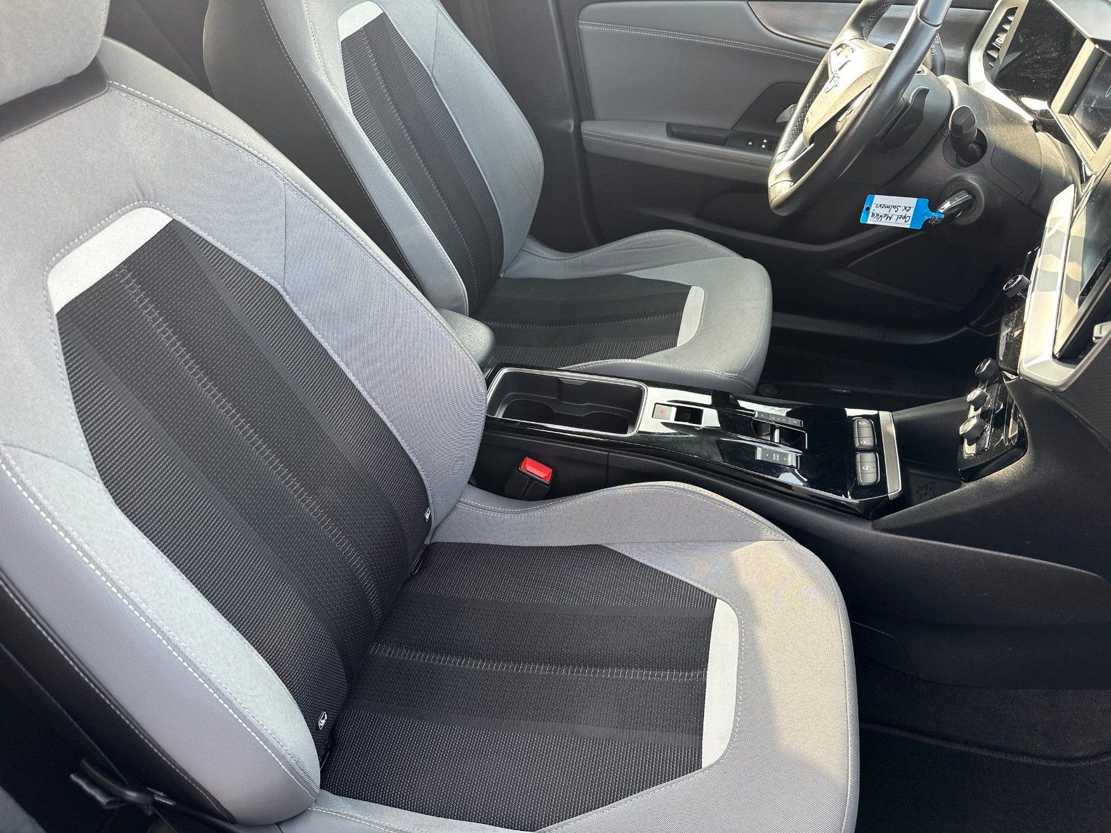 Fahrzeugabbildung Opel Mokka Elegance, Rückfahrkamera, Sitzheizung