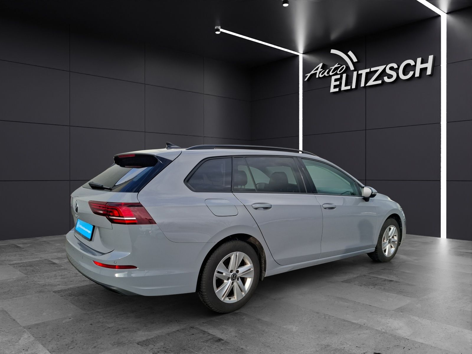 Fahrzeugabbildung Volkswagen Golf VIII Variant TSI Life STH LED Navi ACC HUD