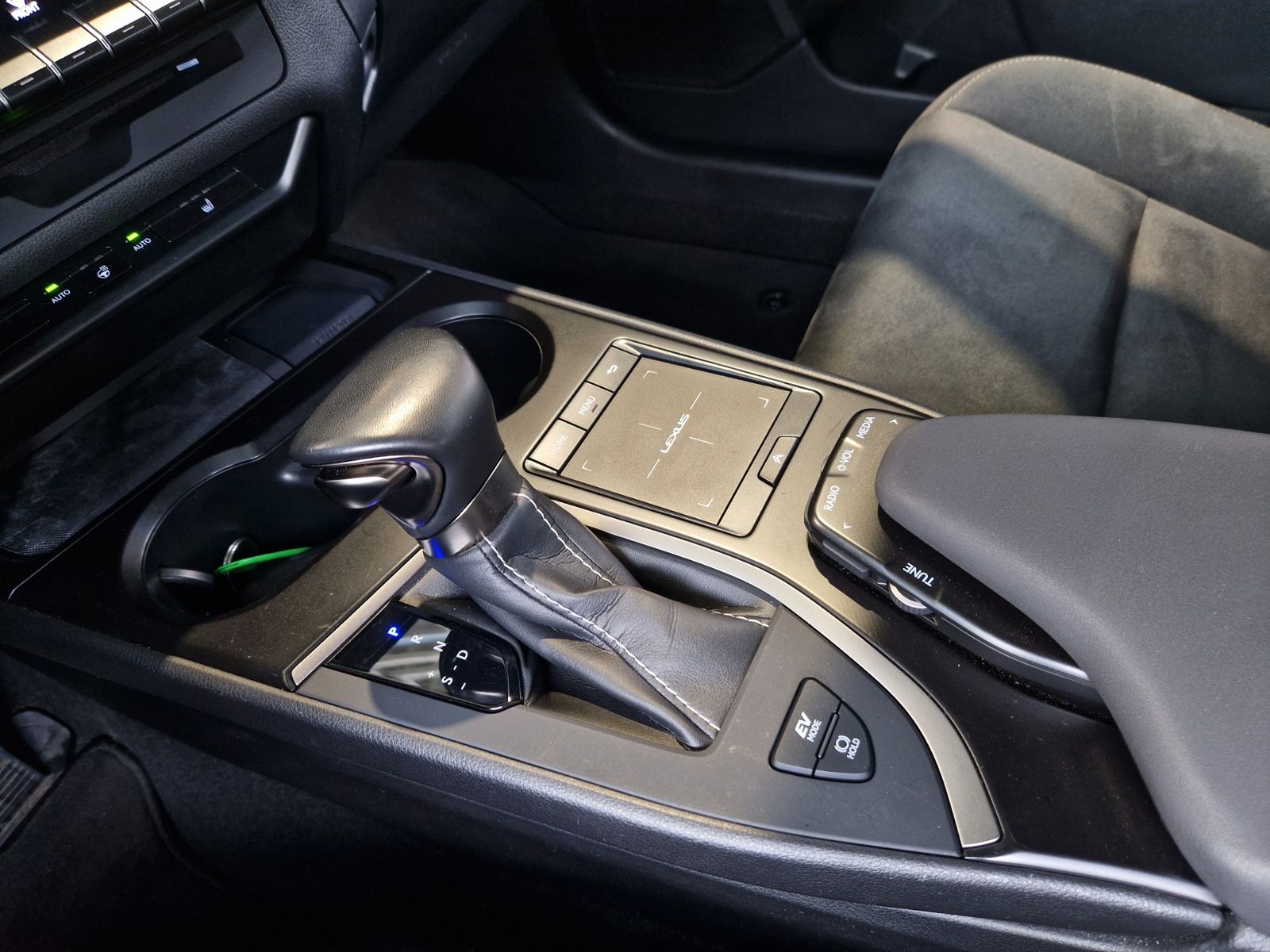Fahrzeugabbildung Lexus UX 250 h Style LED ALU