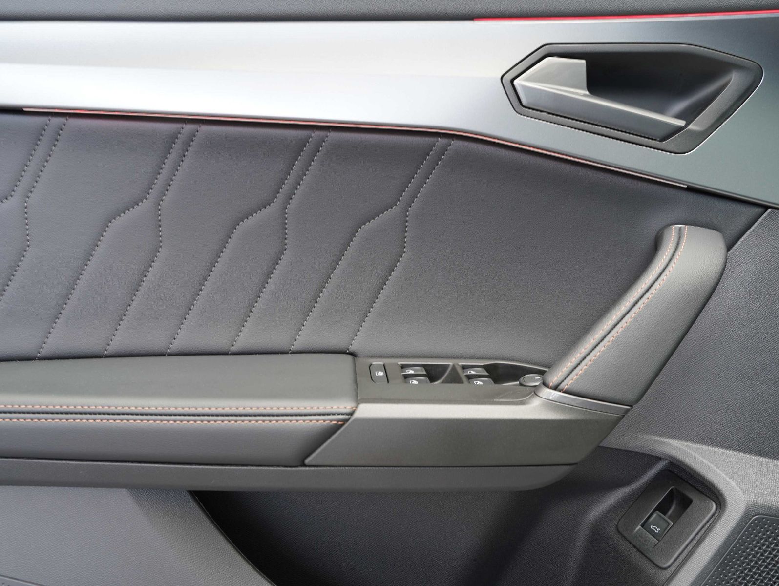 Fahrzeugabbildung CUPRA Formentor 1.5 TSI DSG LED/CARPLAY/KAMERA/PANO