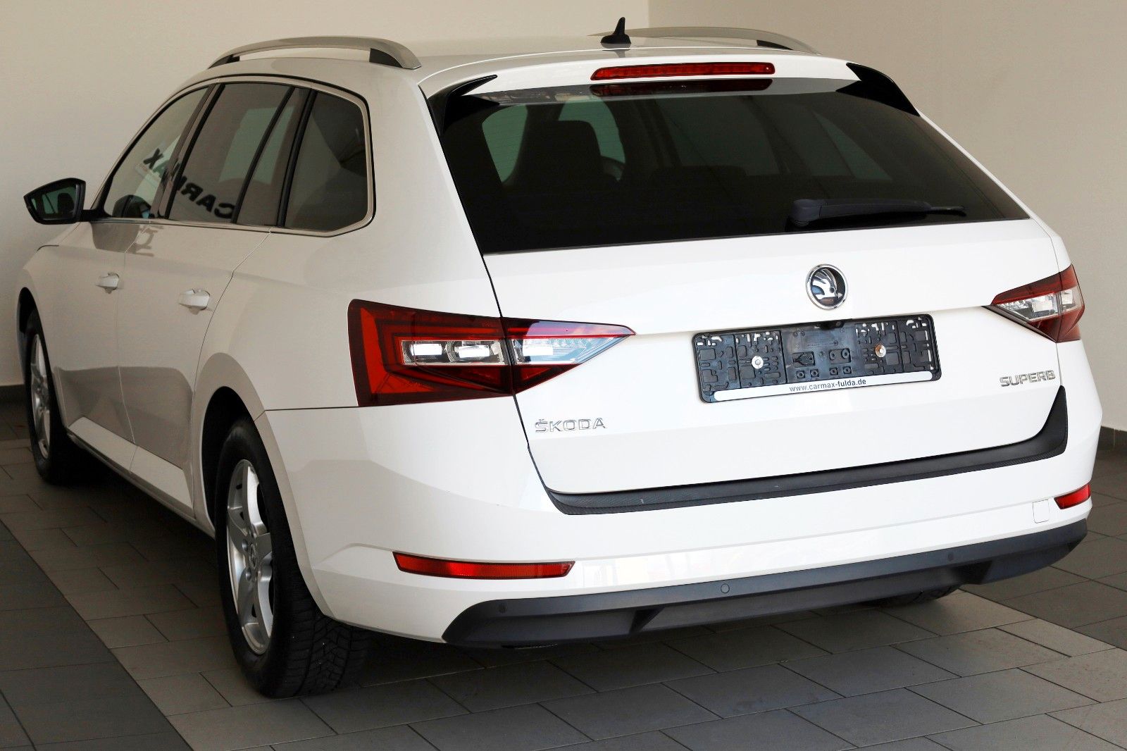 Fahrzeugabbildung SKODA Superb Combi Ambition Navi,Bi-Xenon,Kamera,SR+WR