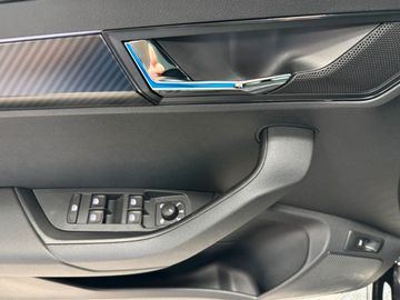 Skoda Karoq Sportline 1.5 Matrix+AHK+Panodach+Kamera