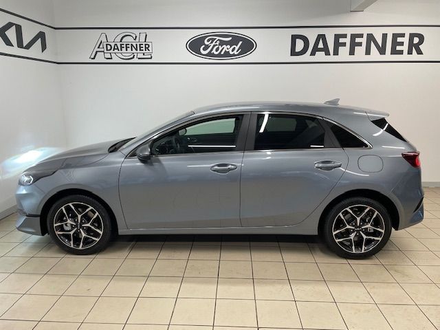 Fahrzeugabbildung Kia Ceed Ultimate Tempomat VerkehrszeichenERK Navi