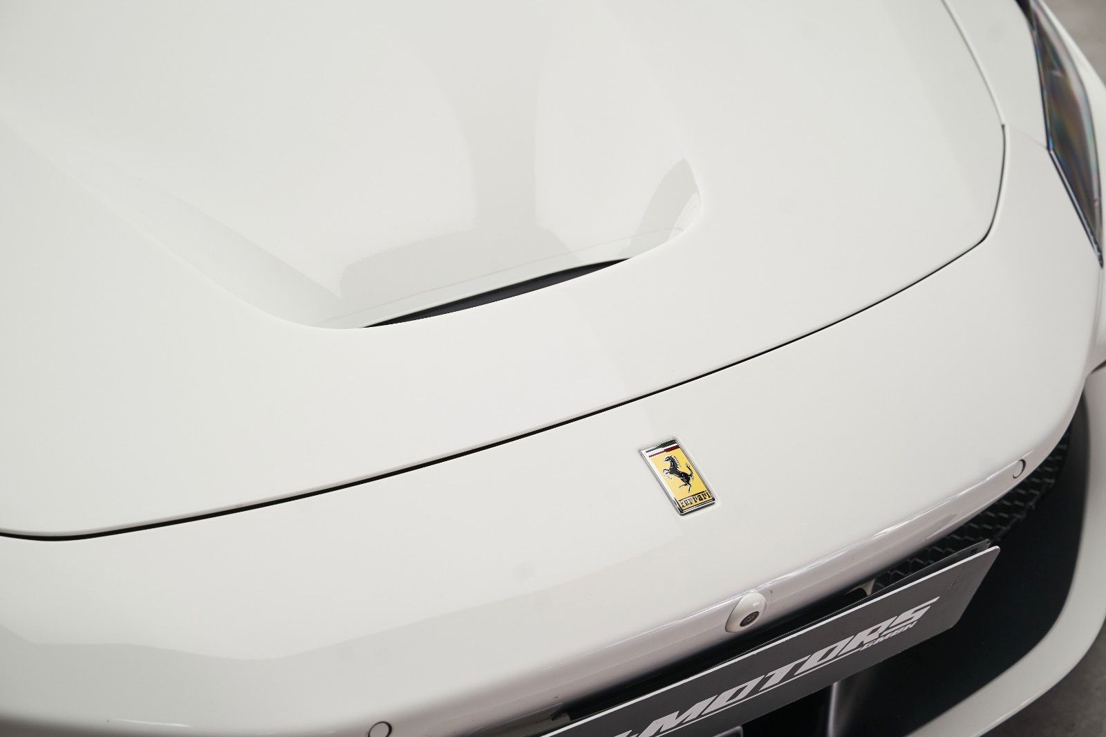 Fahrzeugabbildung Ferrari F8 Spider Carbon Racing Seats Display Lift LED