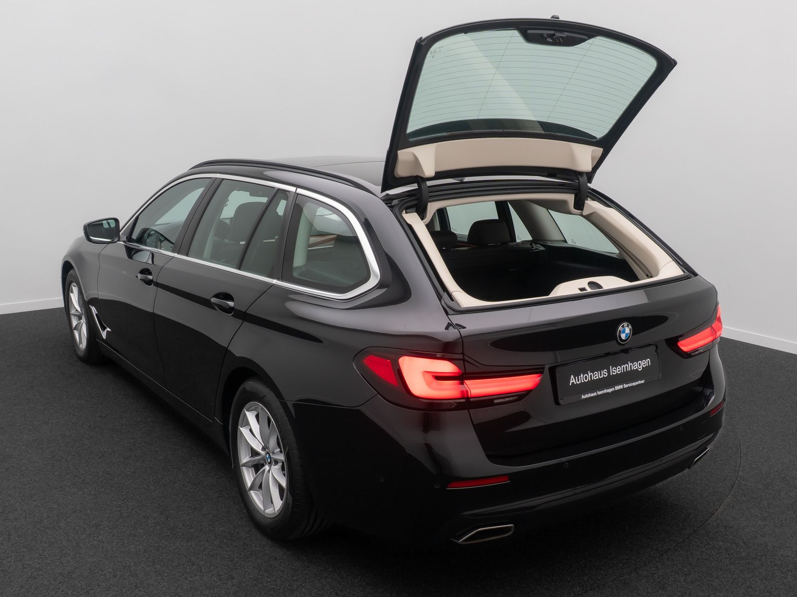 Fahrzeugabbildung BMW 540d xD ACC Laser HUD DAB Panorama H/K Belüftung