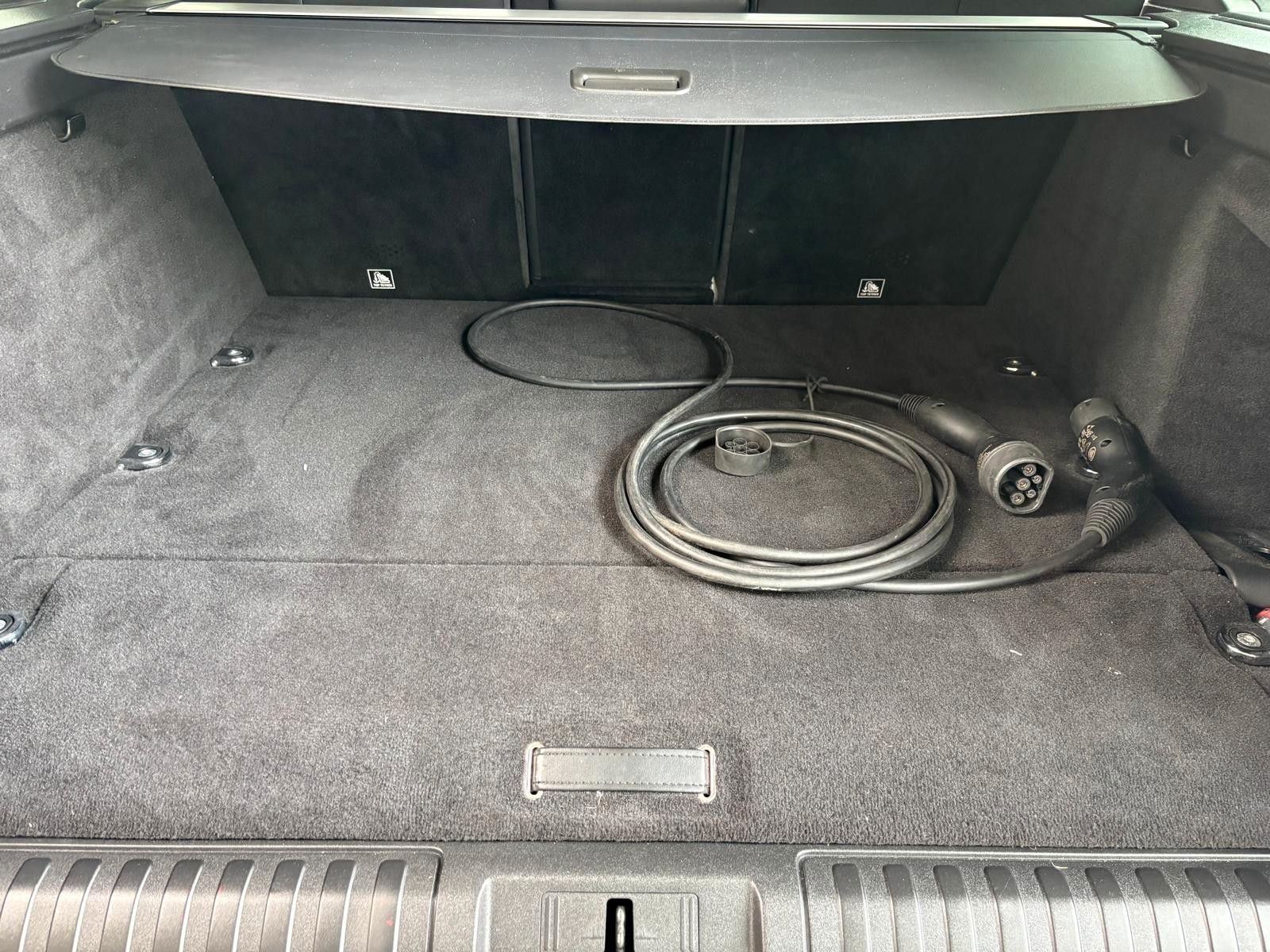 Fahrzeugabbildung Land Rover Range Rover Sport P400e HSE Dynamic, 21 zoll