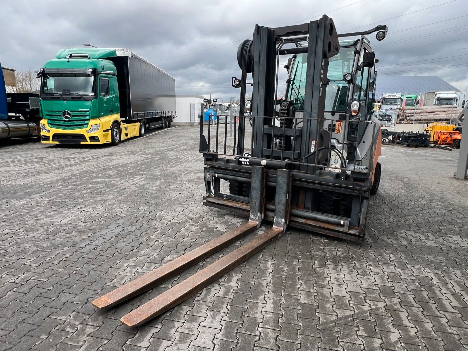 Fahrzeugabbildung Still RX70-80 / Duplex: 4.70m! / Zinkenversteller / SS