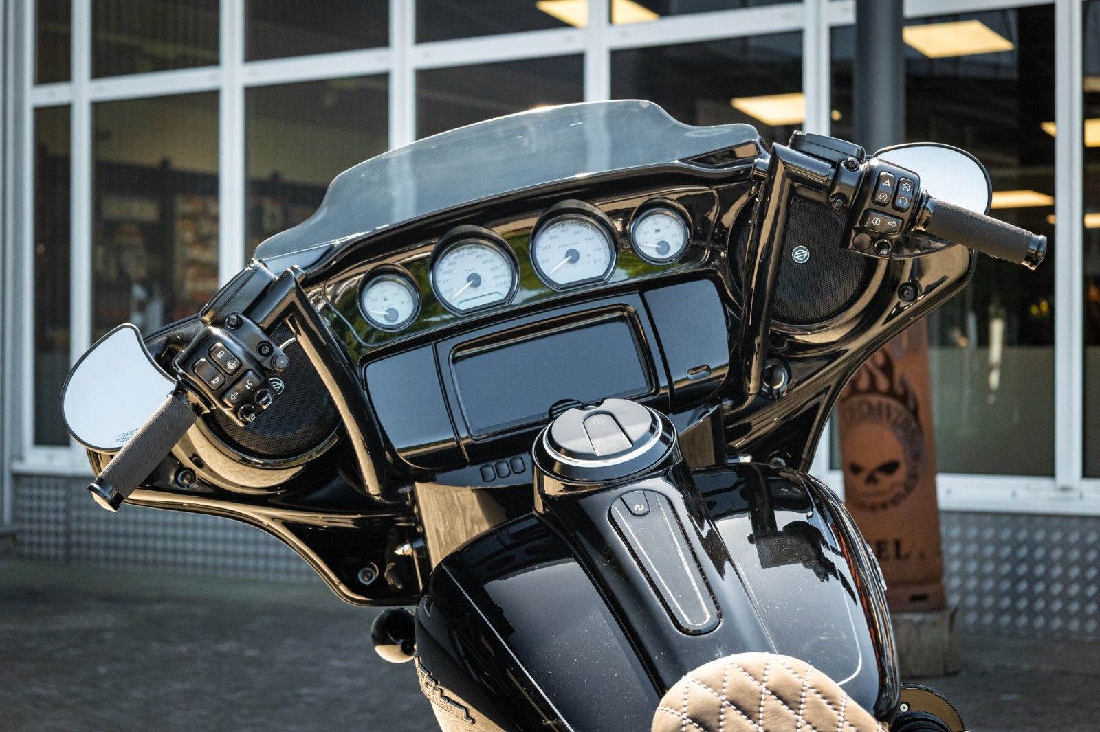 Fahrzeugabbildung Harley-Davidson FLHXS Street Glide - Jekill&Hyde -Wilbers