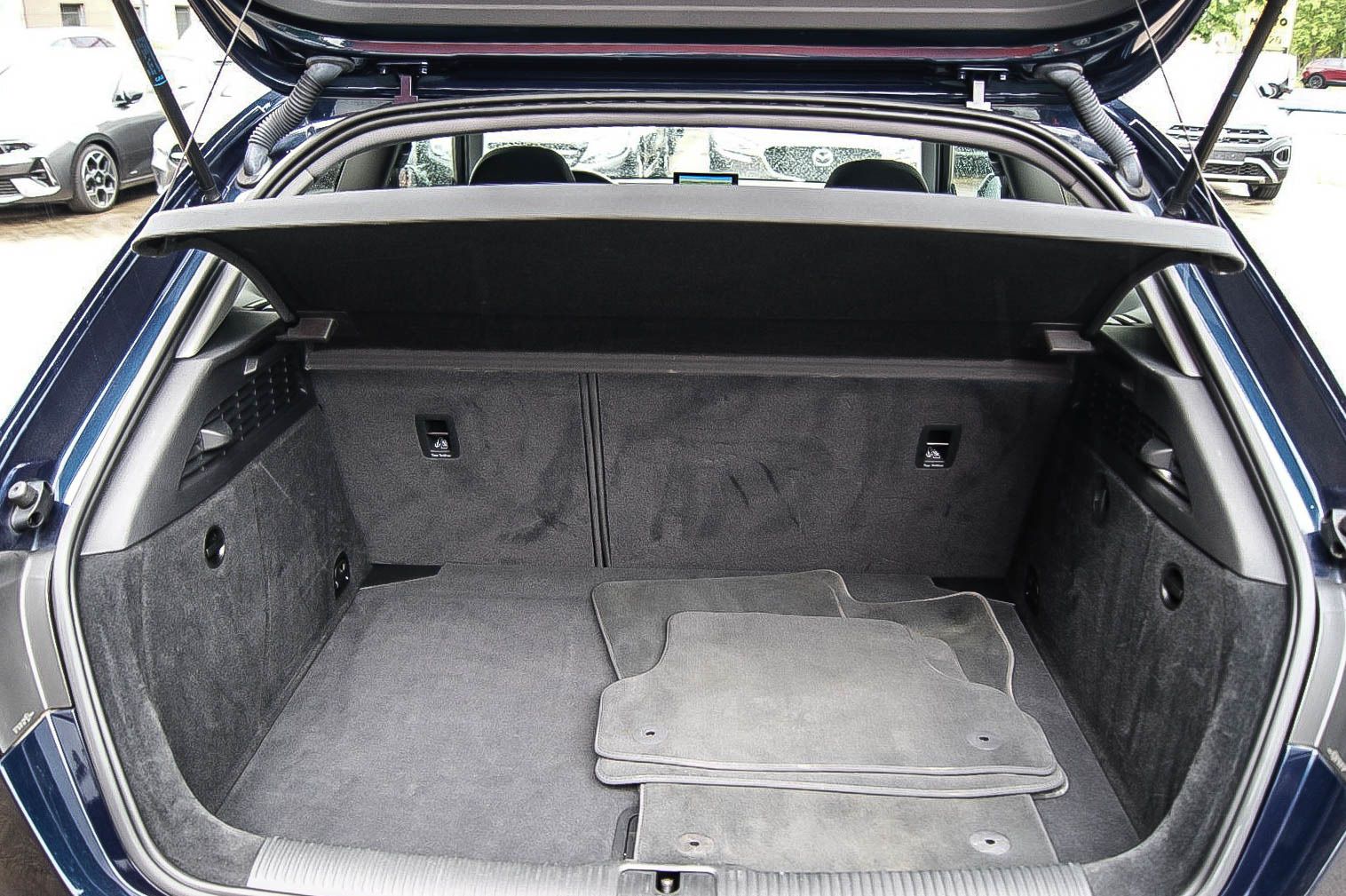 Fahrzeugabbildung Audi A3 30 TFSi SPORT S-tronic XENON NAVIGATION PDC