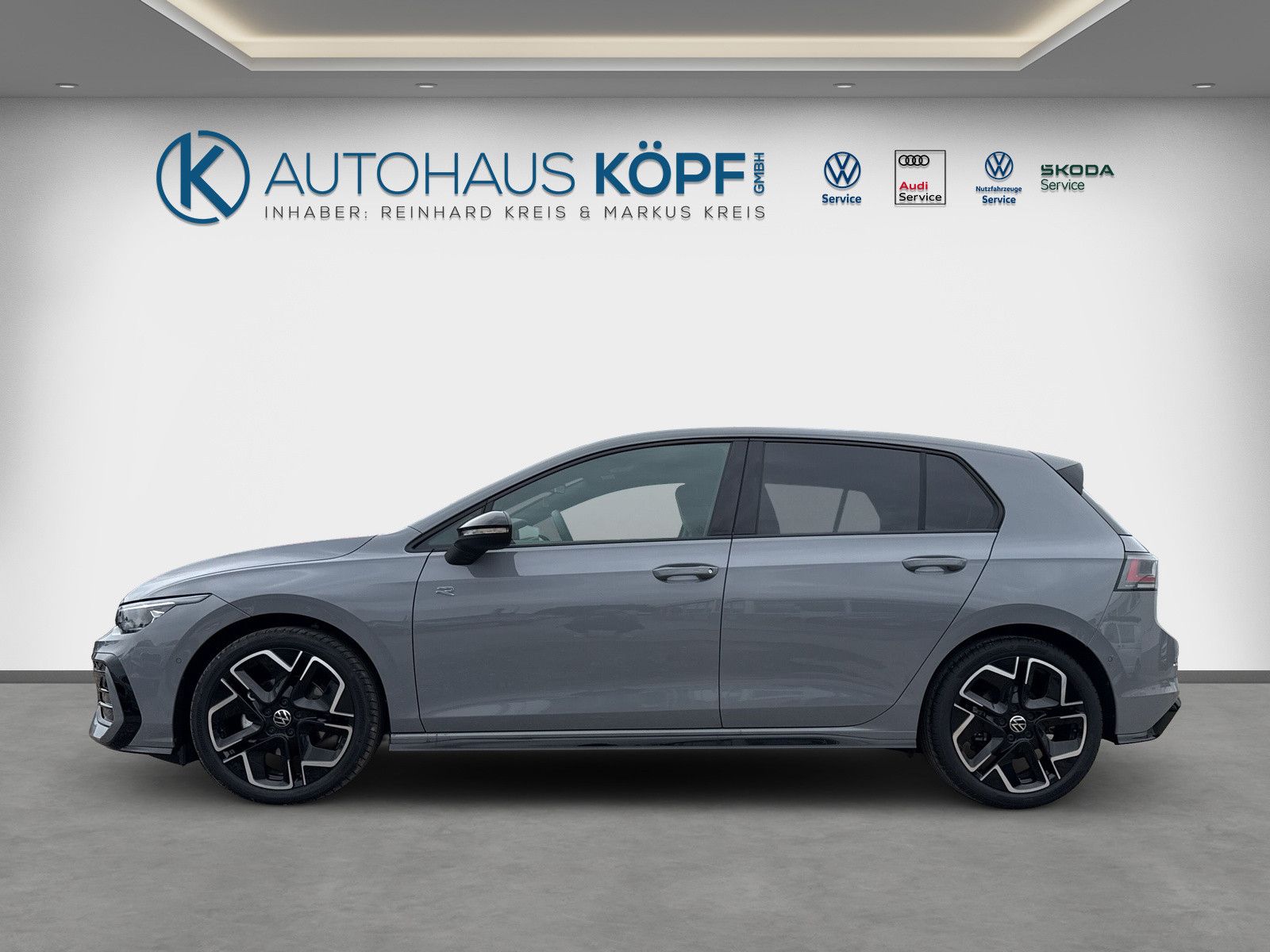 Volkswagen Golf 1.5 eTSI DSG R-Line AHK Matrix Black Style imagem 2