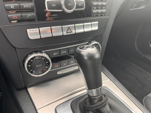 Mercedes-Benz C220 2011 — салон