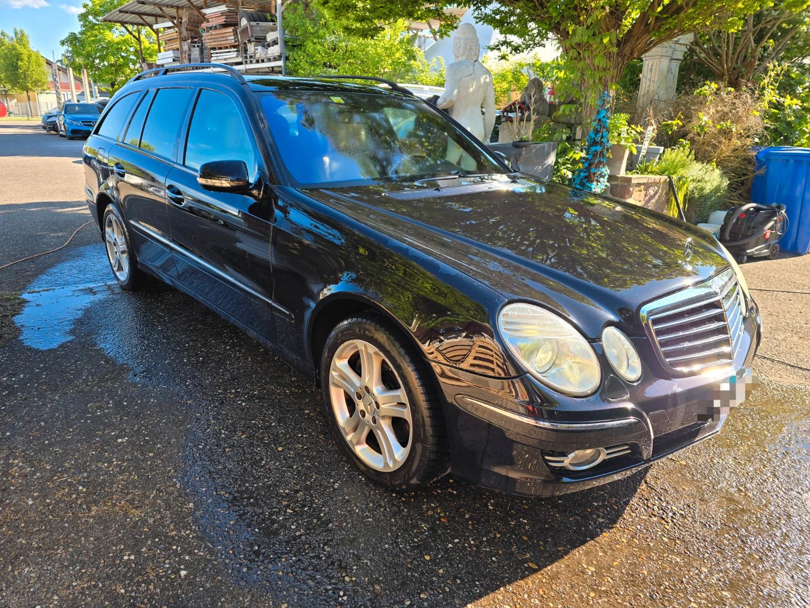 Mercedes-Benz E 500 4MATIC T Columbitschwarz