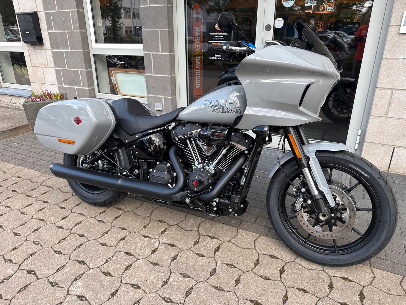 Harley-Davidson FXLRST Softail Low Rider ST 