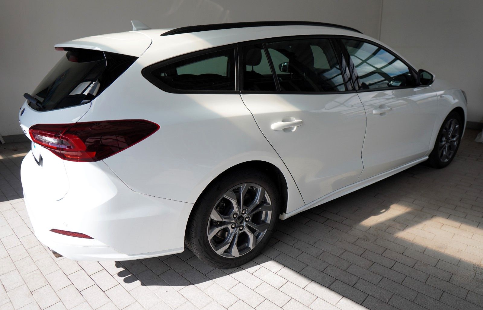 Fahrzeugabbildung Ford Focus Turnier ST-Line *MwSt*1.Hand*Autom.*Navi*