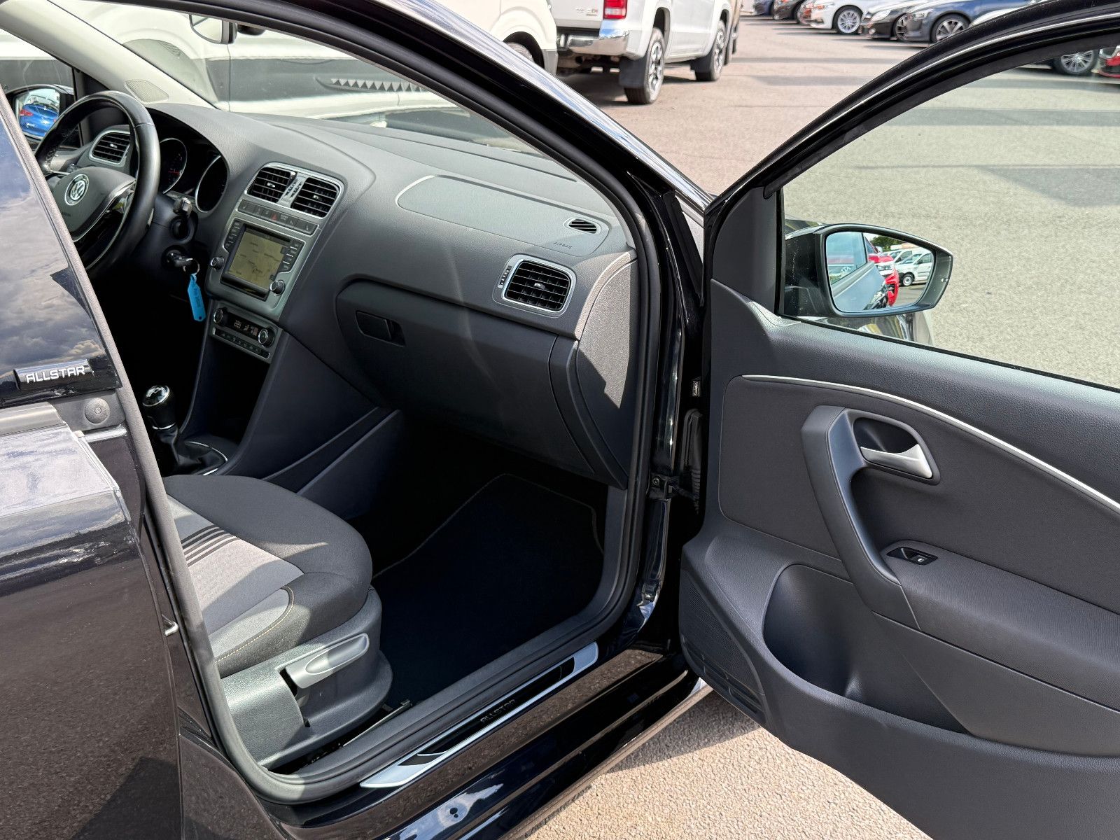 Fahrzeugabbildung Volkswagen Polo V Allstar 1.4 TDI Start-Stopp GRA Navi SHZ