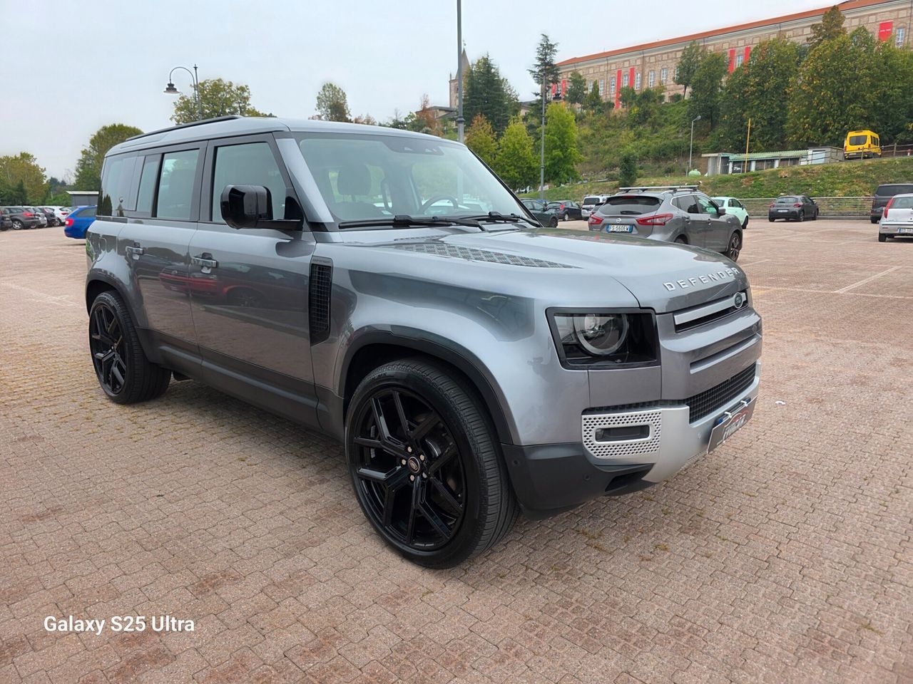 Land Rover Defender 110 3.0D I6 200CV X-Dynamic iva esposta