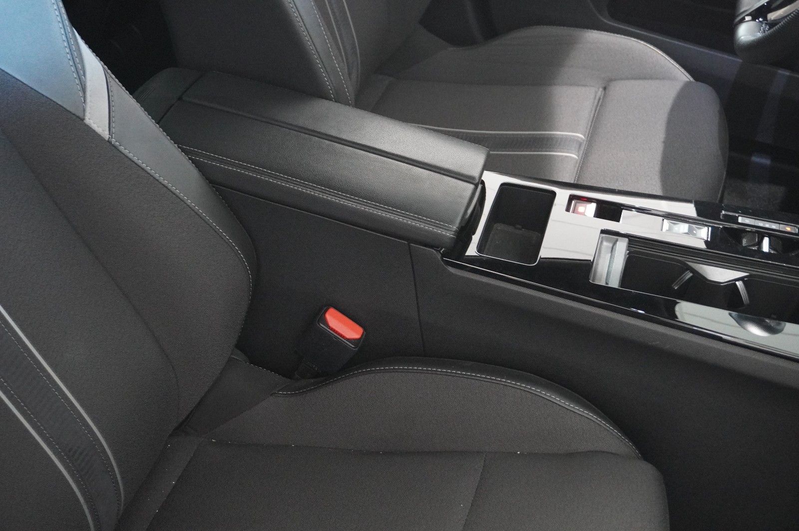 Fahrzeugabbildung Opel Astra L Lim. 1.6 HYBRID GS SPORT NAVI/360°/SPORT