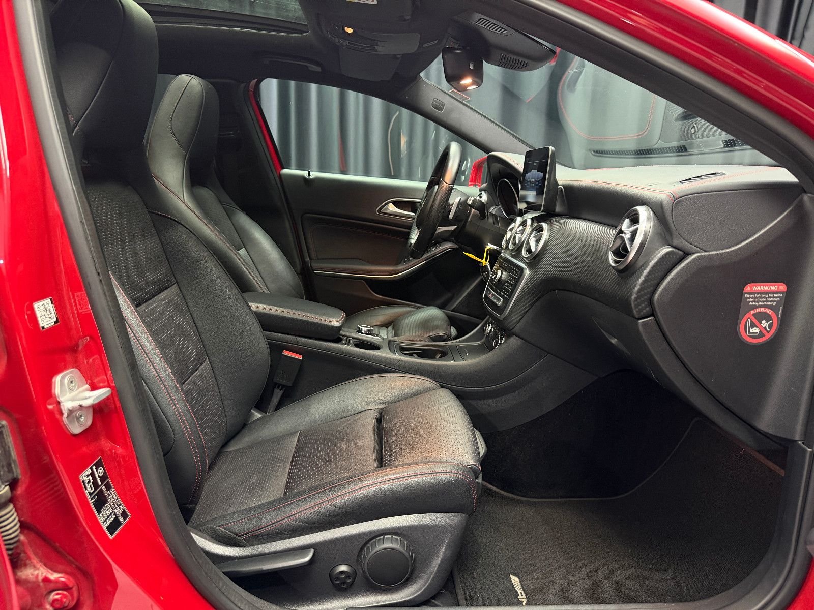 Fahrzeugabbildung Mercedes-Benz A 250 4Matic AMG-LINE|PANORAMA|7G AUTOMATIK|