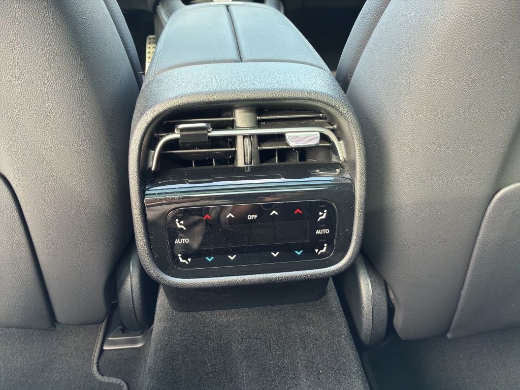 Fahrzeugabbildung Mercedes-Benz E 300 e T NIGHT*PSD*HUD*AHZV*SITZKLIMA*360°*20''