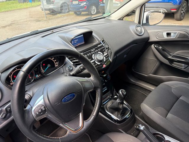 Fahrzeugabbildung Ford Fiesta Titanium+Kamera+Navi+SHZ+Allw.LM+BT+PDC