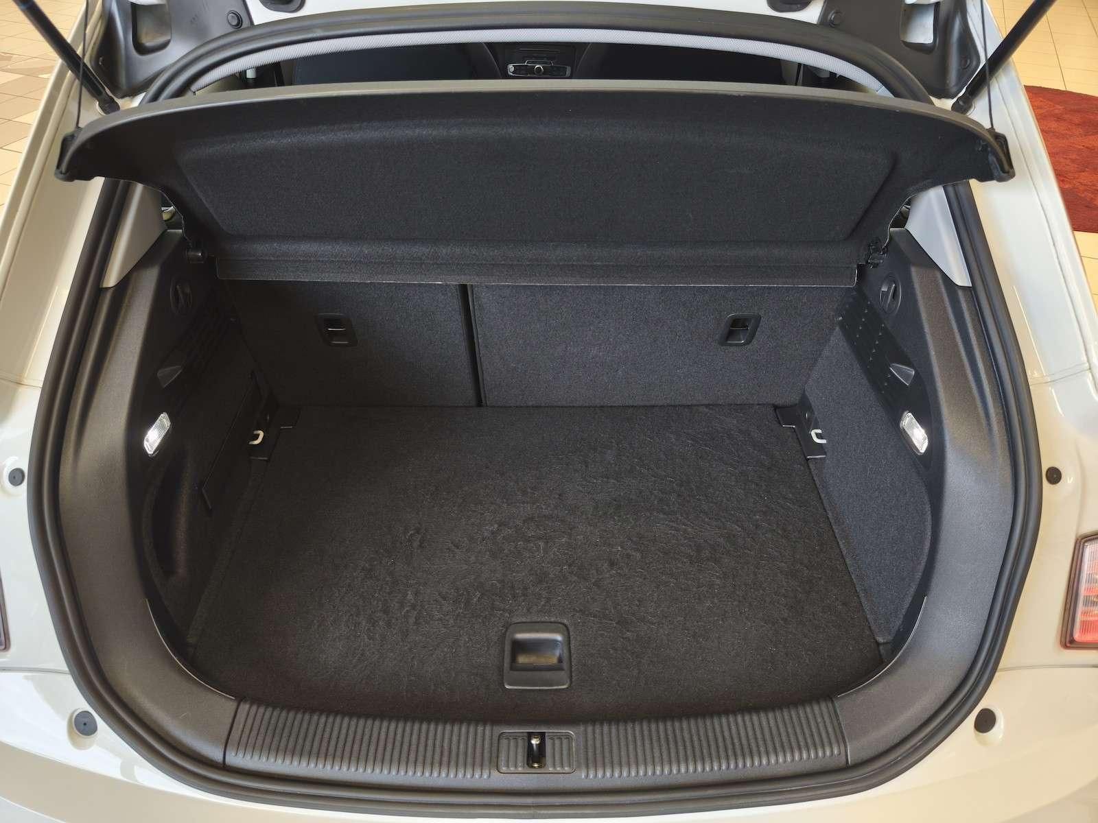 Fahrzeugabbildung Audi A1 1.6 TDI Sport/Xenon/MMI/Teilleder/17´´ 85 ...