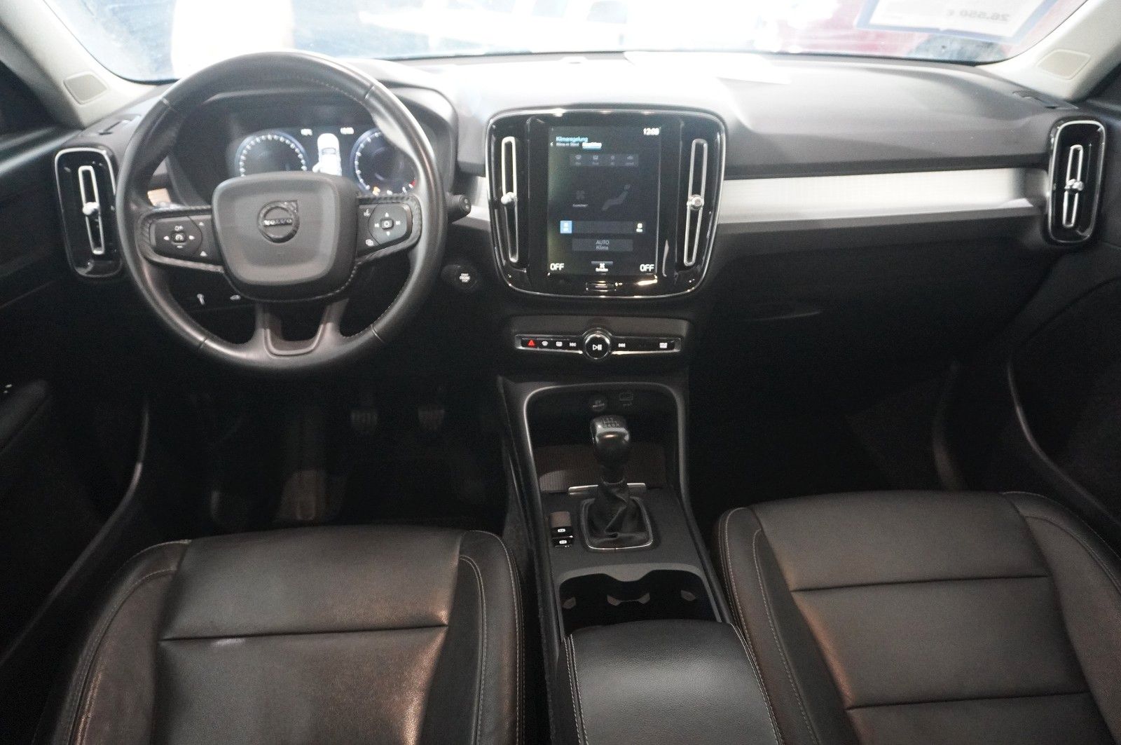Fahrzeugabbildung Volvo XC40 T3 Momentum Pro LED/NAVI/LEDER/AHK/CAM