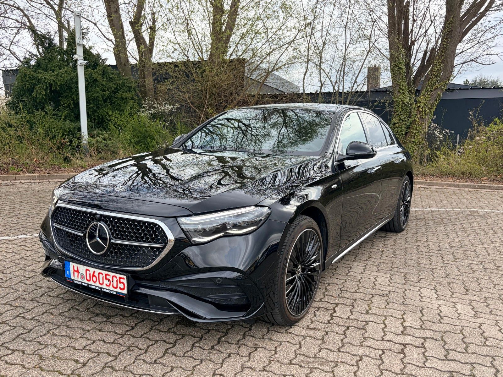 Fahrzeugabbildung Mercedes-Benz Limousine E 300 de 4Matic Edition AMG