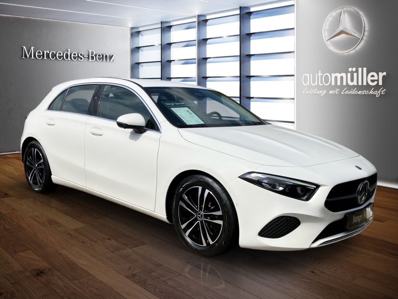 Fahrzeugabbildung Mercedes-Benz A 220 4M ALLRAD+AHK+DISTRONIC+MULTIB+LHZG+360°++