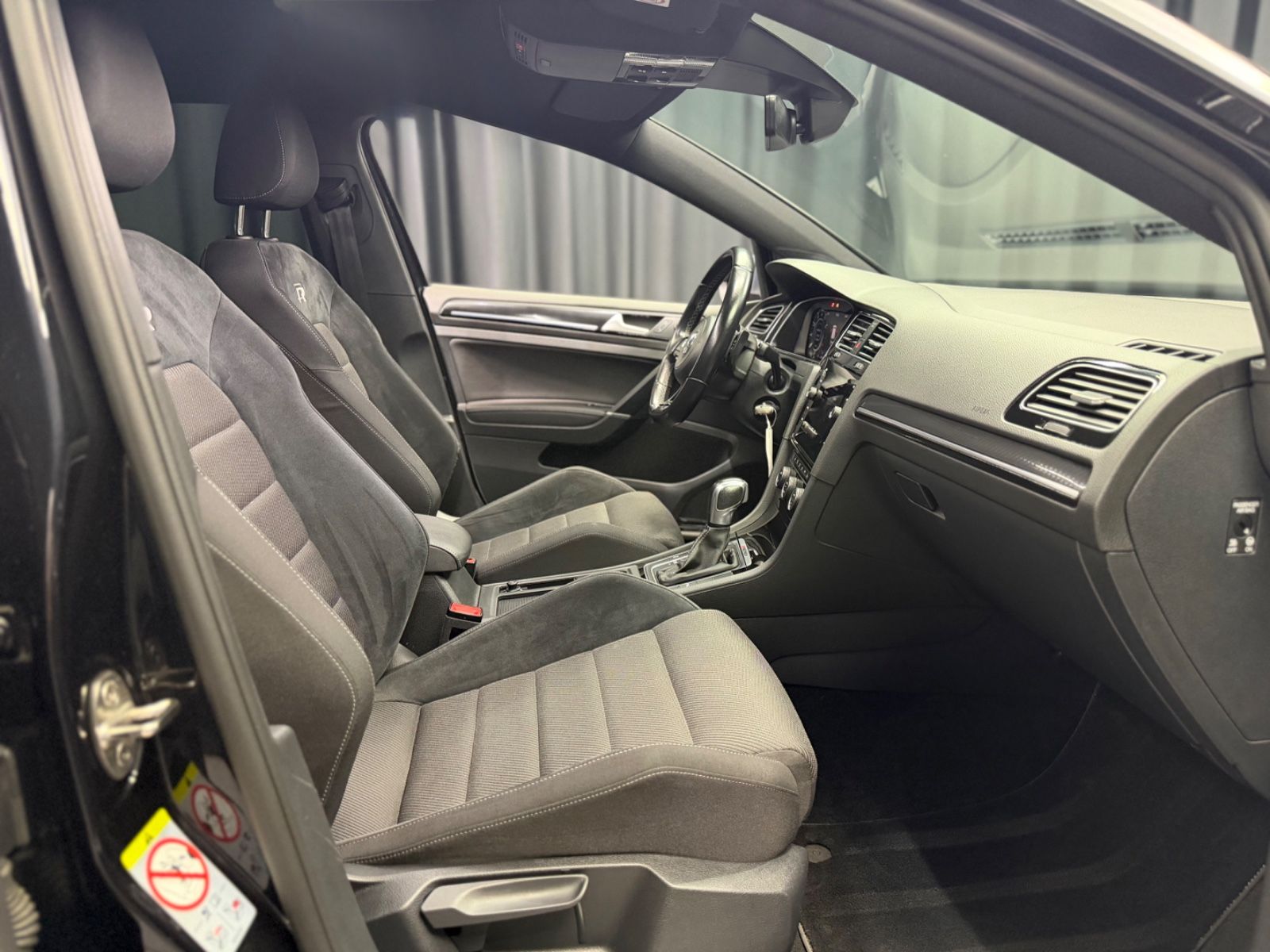 Fahrzeugabbildung Volkswagen Golf VII 2.0 R 4Motion |DSG|VIRTUAL|2.HAND