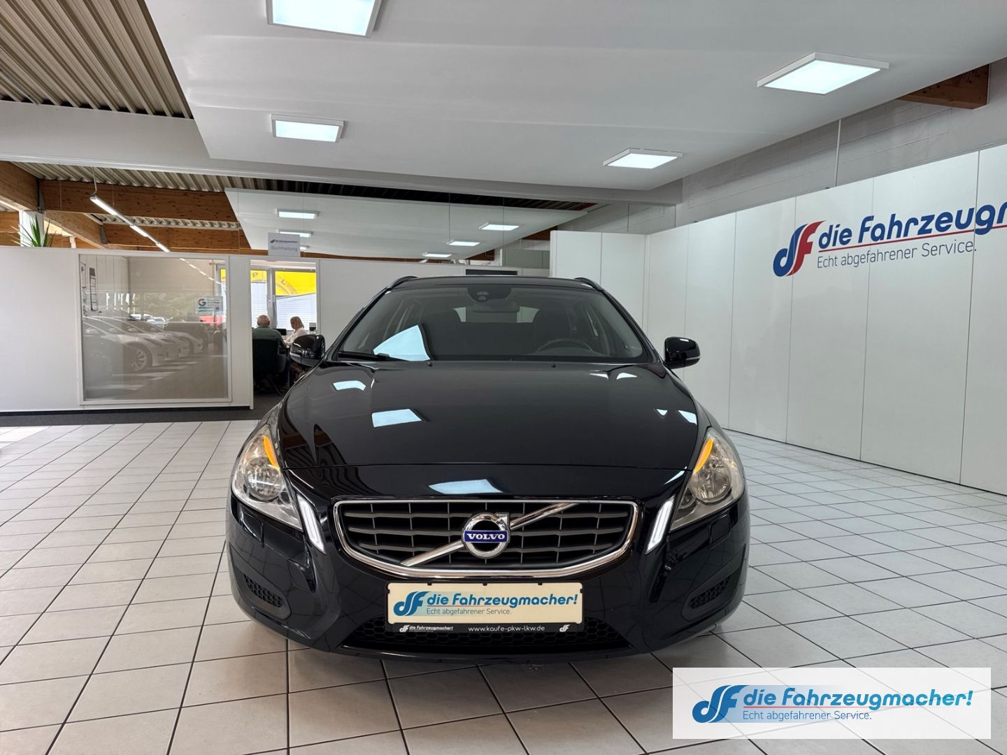 Fahrzeugabbildung Volvo V60 Kombi Momentum D3 Navi Klimaautom Musikstrea