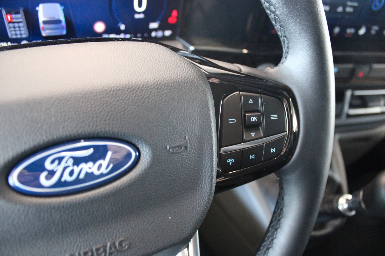 Fahrzeugabbildung Ford Tourneo Custom L2 Titanium LED AHK ACC WinterPak