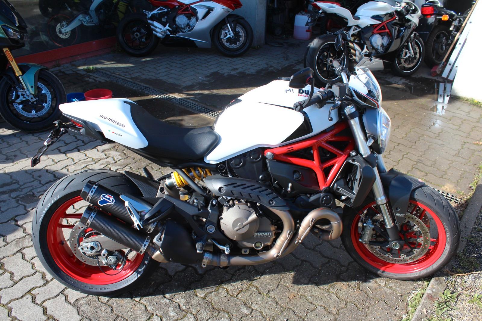 Ducati Monster 821