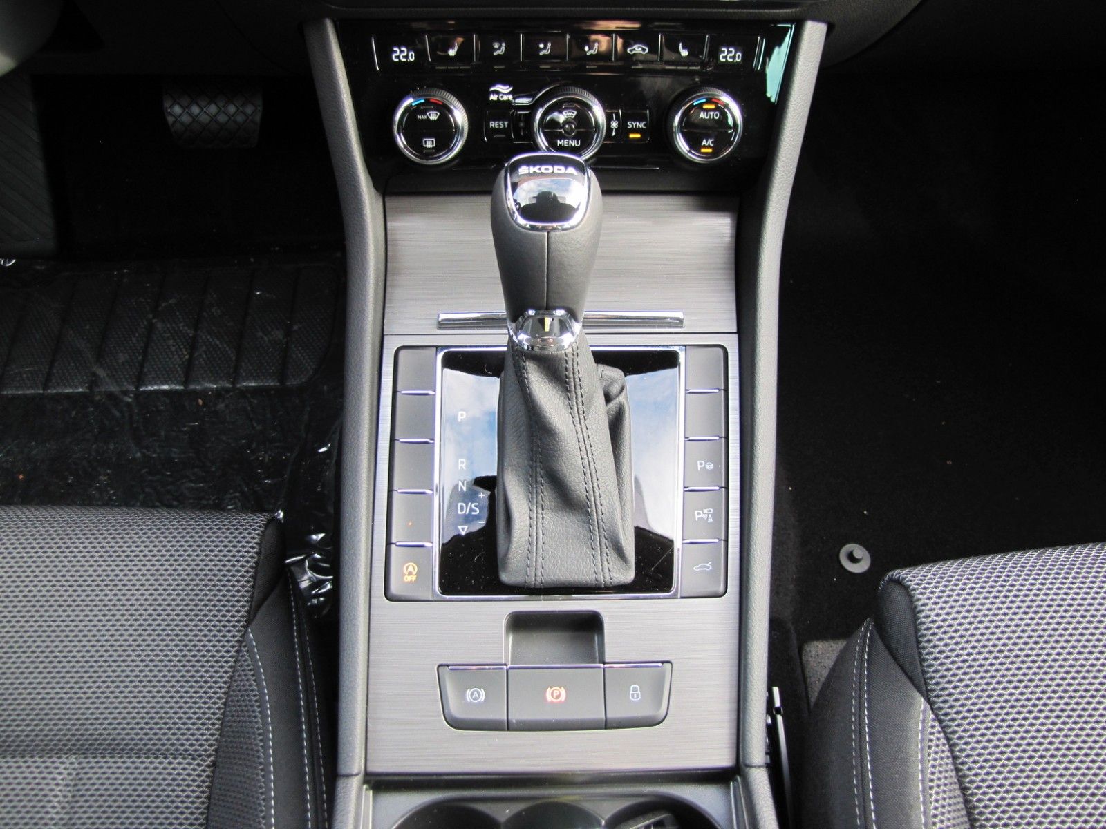 Fahrzeugabbildung SKODA Superb Combi Style 2.0l TDI 150PS DSG LED, NAVI