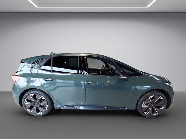 Born VZ 79 kWh SHZ KAMERA NAVI ACC HUD LED PANO