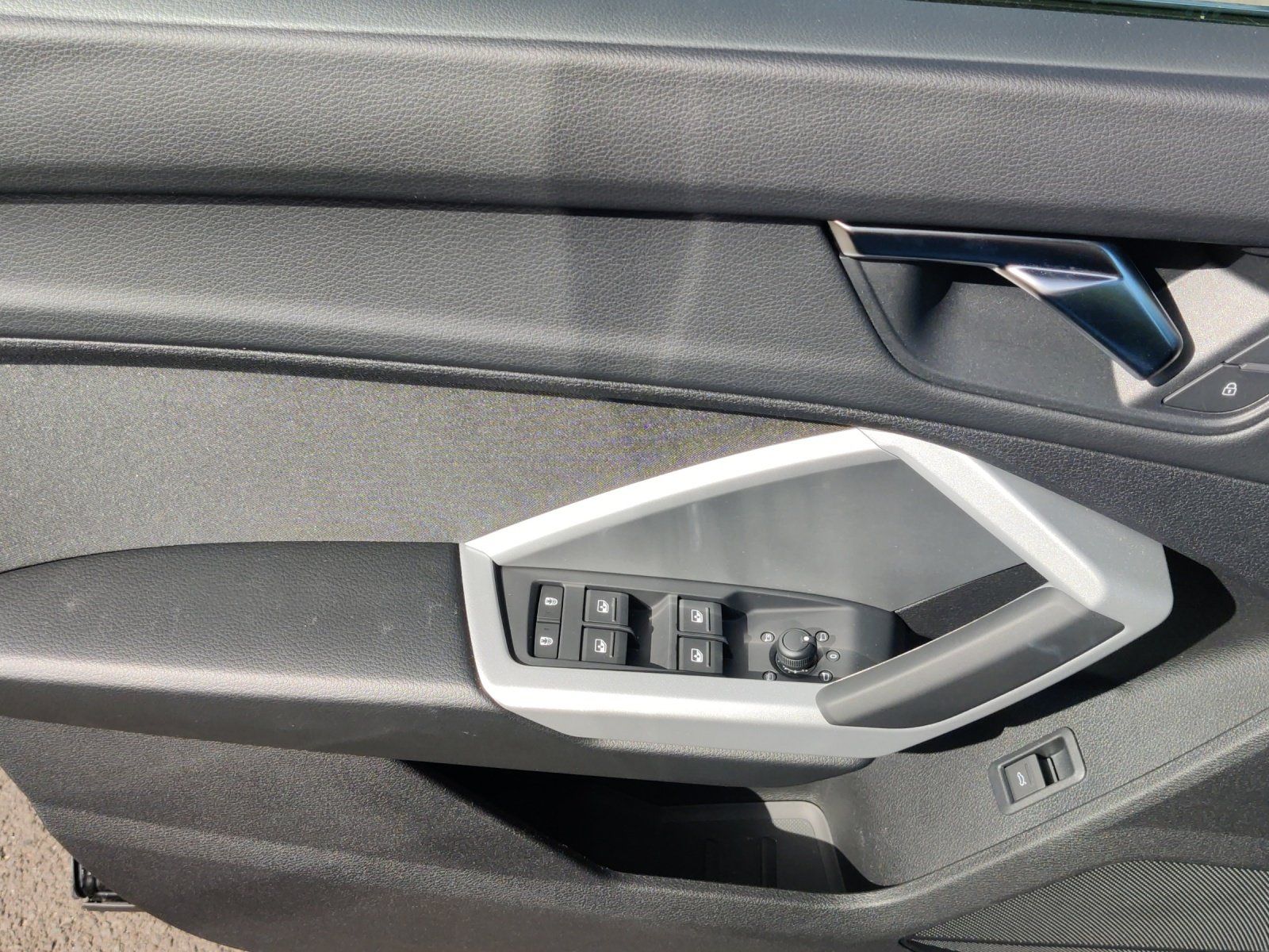 Fahrzeugabbildung Audi Q3 35 1.5 TFSI advanced AHK,LED,Navi,SHZ,ACC,PDC