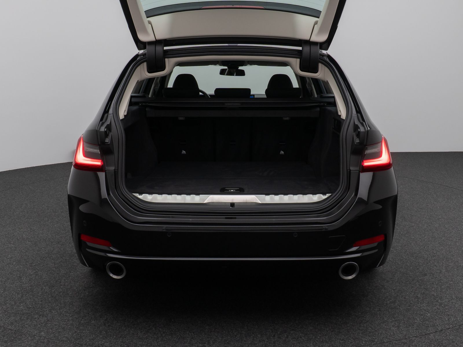 Fahrzeugabbildung BMW 330e xD DAB CockPit+ PDC Geschwindigkeitsreg