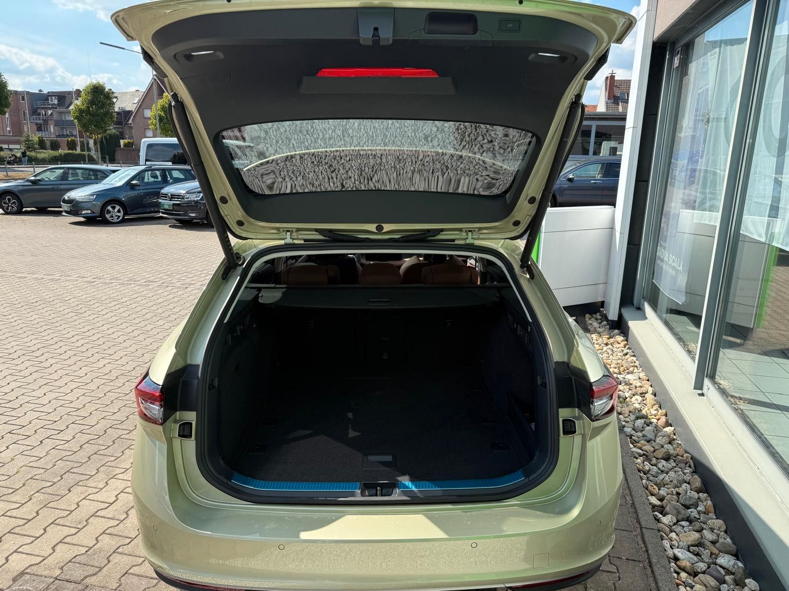 Fahrzeugabbildung SKODA Superb Combi L&K